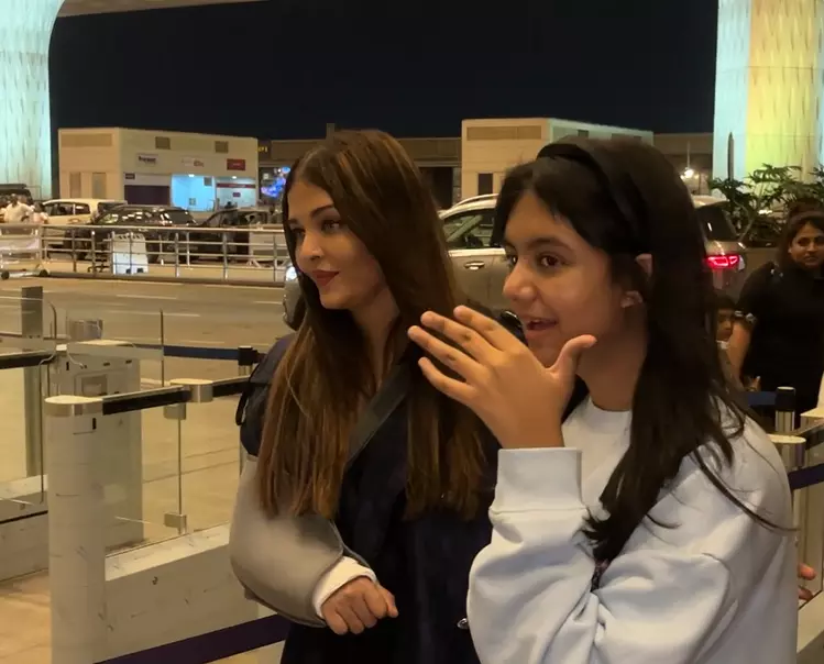 Aishwaryas hand catches attention as she boards Cannes flight with daughter