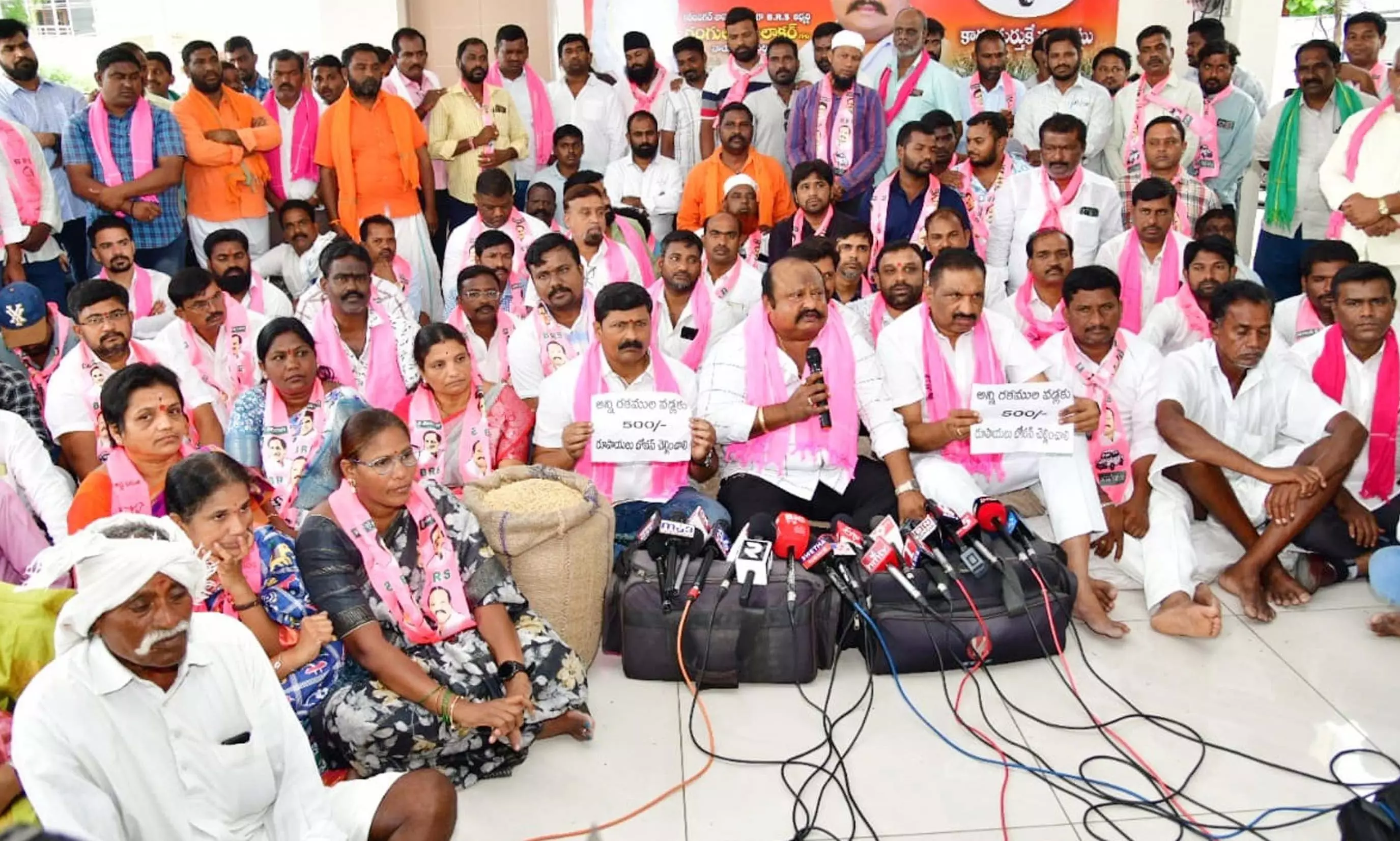 BRS Stages Protest Demanding Bonus for Paddy