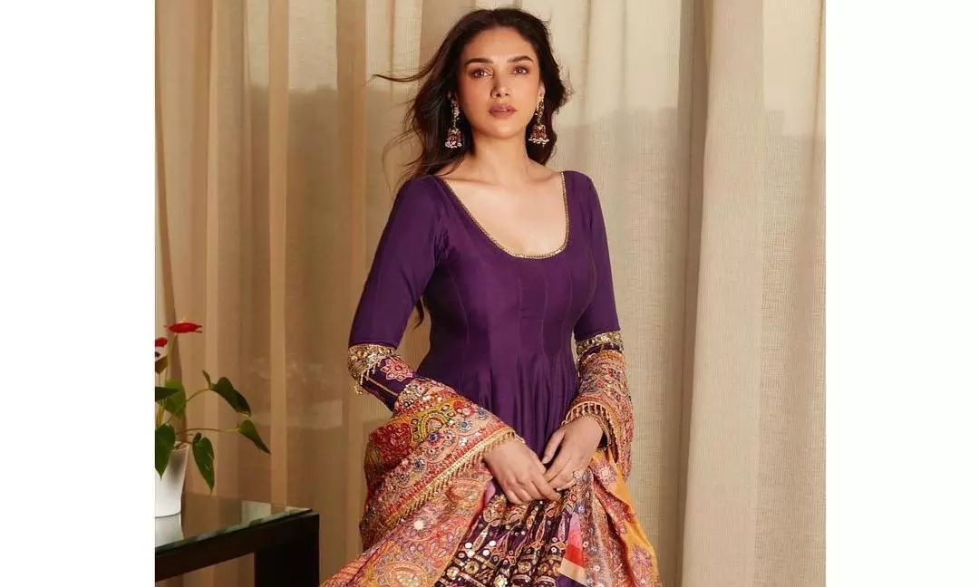 Aditi Rao looks classy in ethnic outfit