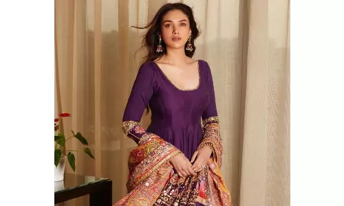 Aditi Rao looks classy in ethnic outfit