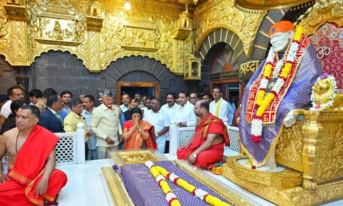 Naidu and Bhuvaneswari visit Shirdi Saibaba temple ahead of counting on June 4
