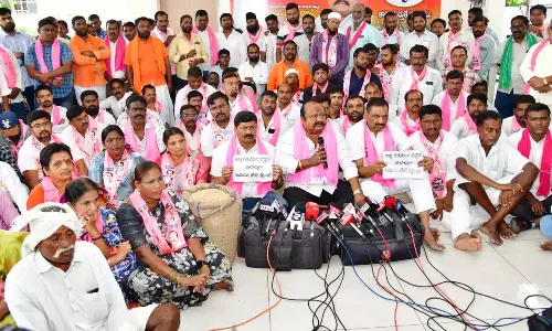 BRS Stages Protest Demanding Bonus for Paddy