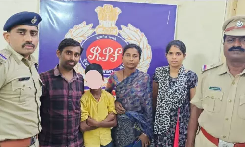 RPF rescues minor boy and reunites with parents