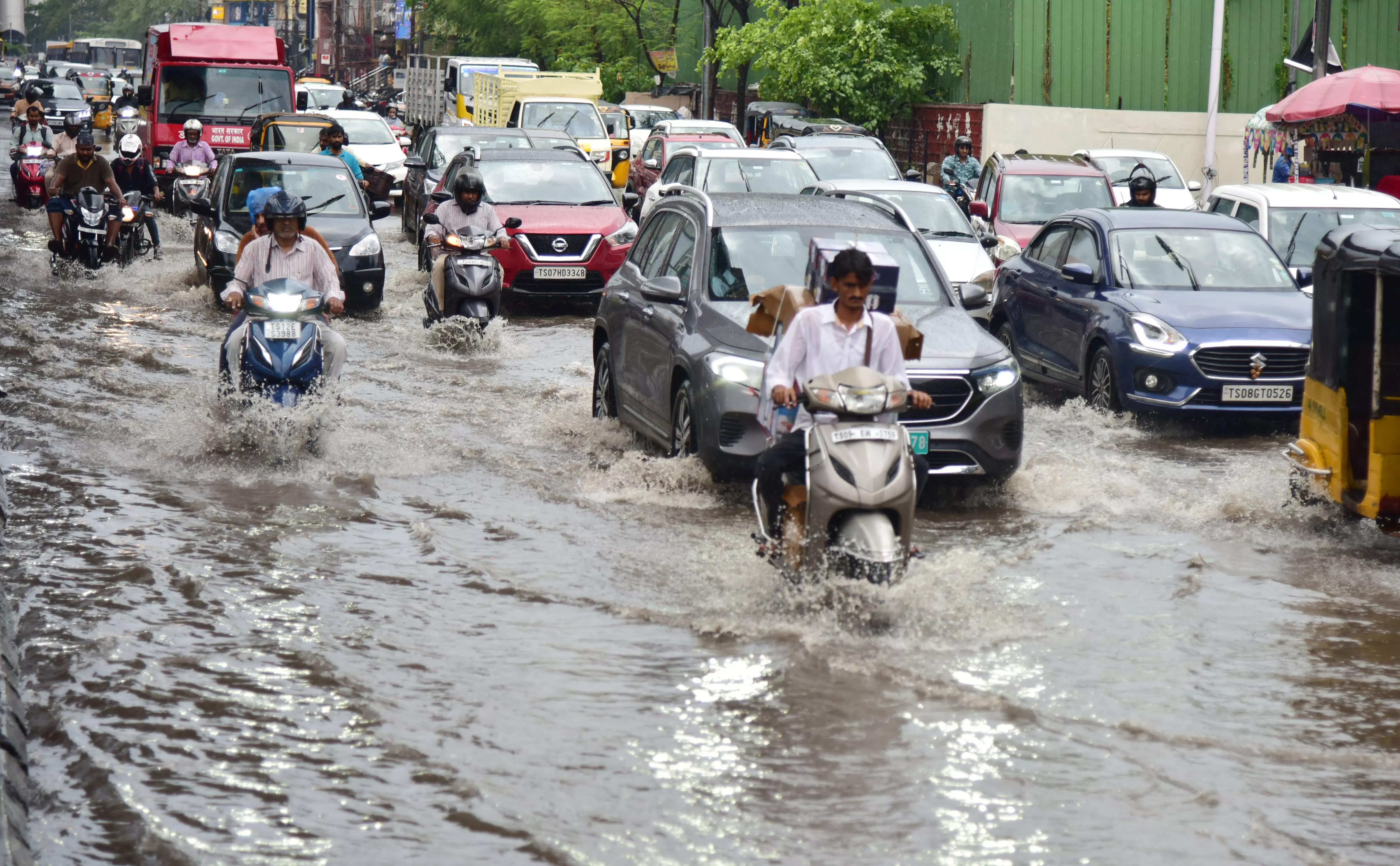 Heavy Rain Provides Relief to Sweltering Hyderabad, Causes Traffic Chaos