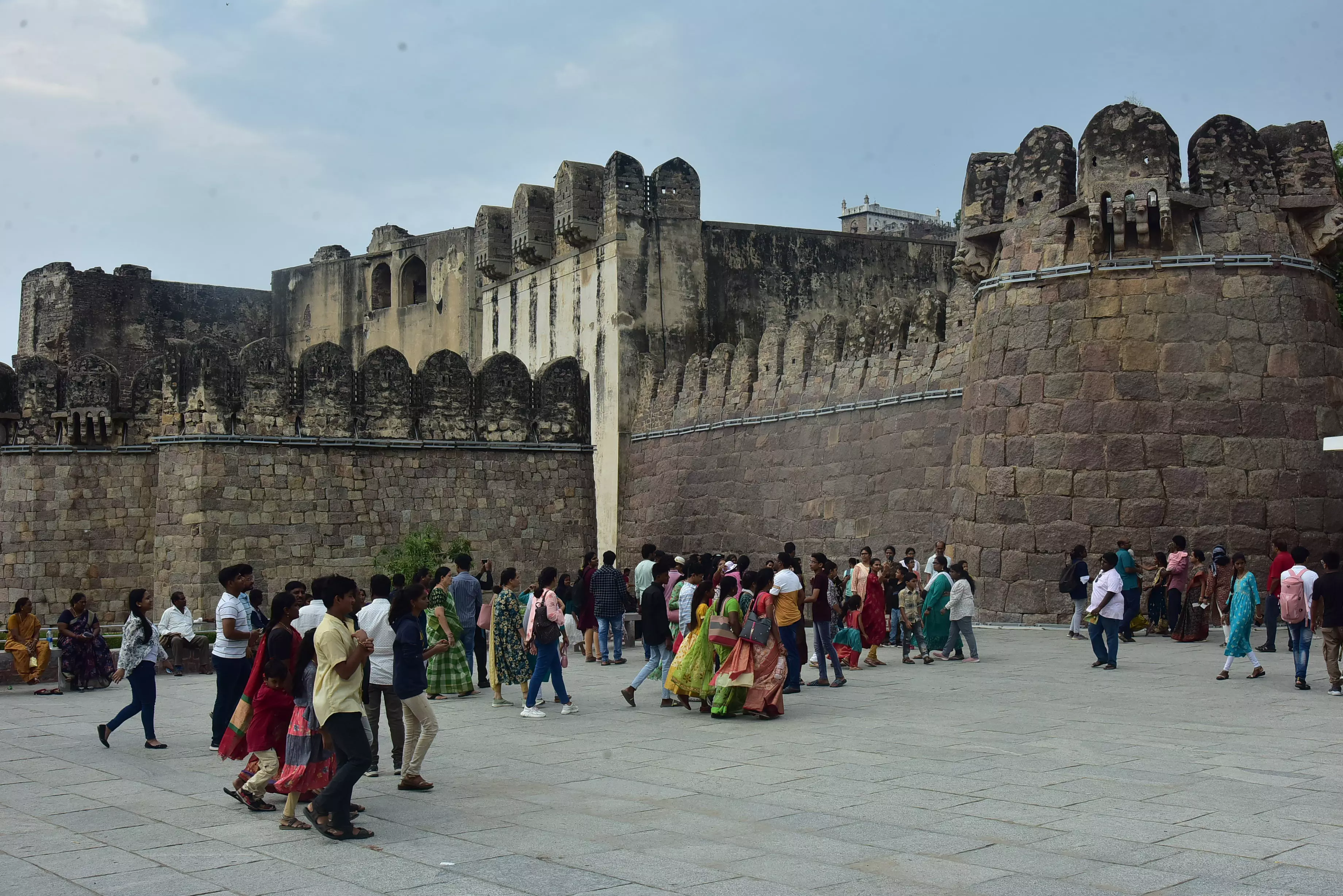 Pleasant Weather Draws Crowds to Hyderabad’s Scenic Spots Pleasant Weather Draws Crowds to Hyderabad’s Scenic Spots