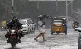 AP: Heavy rains lash Nandyal, Kurnool sees moderate showers