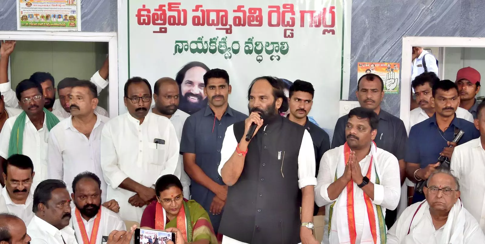 Congress wave will continue in graduate MLC by-elections also: Uttam