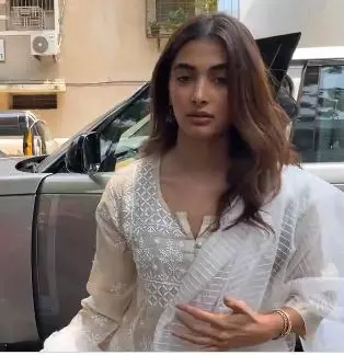 Bollywood actors cast their votes in Maharashtra elections