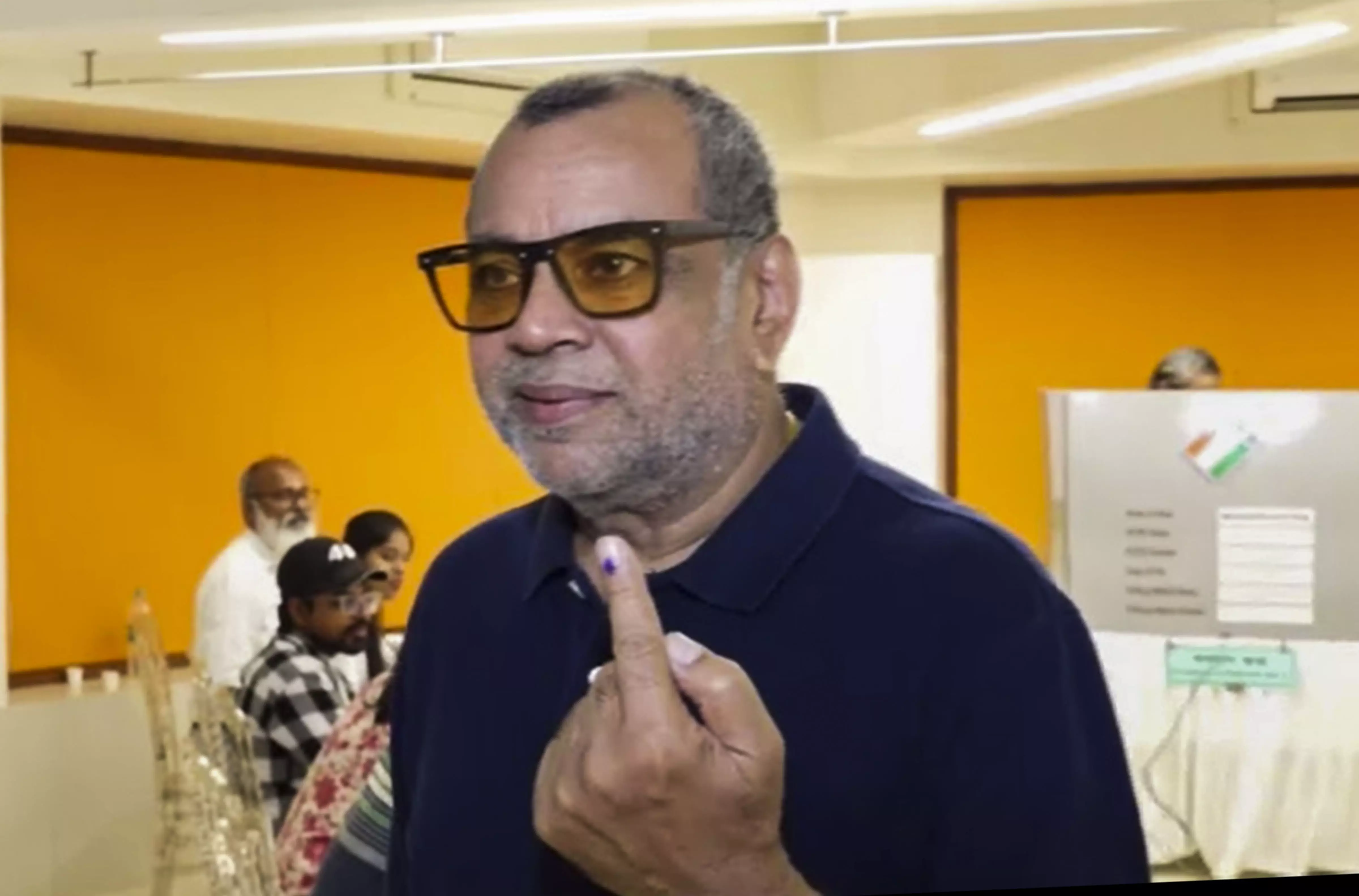 Bollywood actors cast their votes in Maharashtra elections