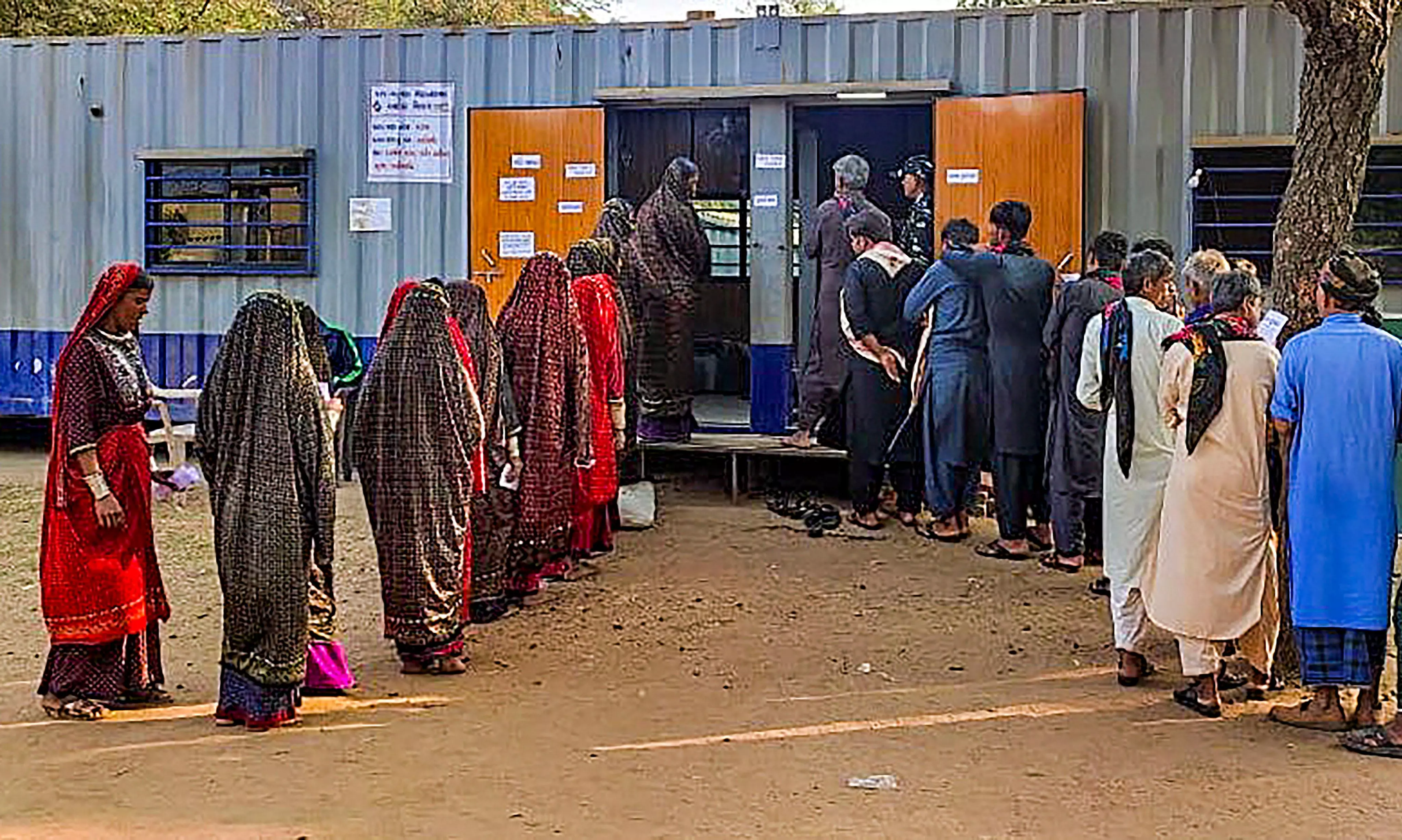 Voter turnout over 36 per cent till 1 pm: Fifth phase LS polls Voter turnout over 36 per cent till 1 pm: Fifth phase LS polls