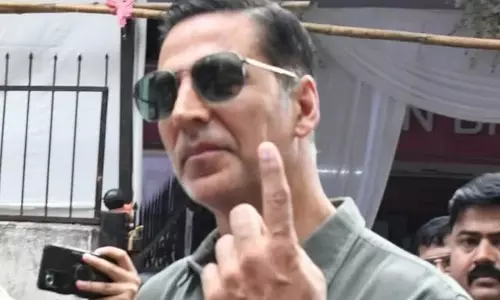 Film actor Akshay Kumar casts vote for first time in Mumbai