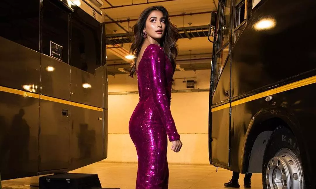 Pooja slays with her killing looks