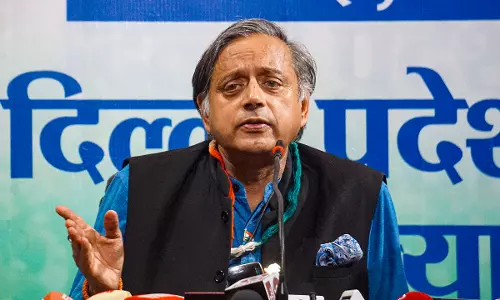 Abki Baar 400 Paar a complete fantasy says Shashi Tharoor