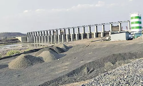 Farmers fear floods from River Penganga during monsoon