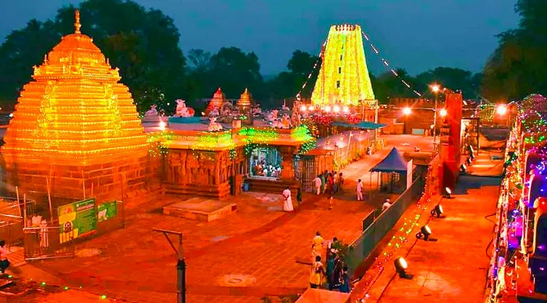 Extra queue lines in Srisailam over summer-end rush Extra queue lines in Srisailam over summer-end rush