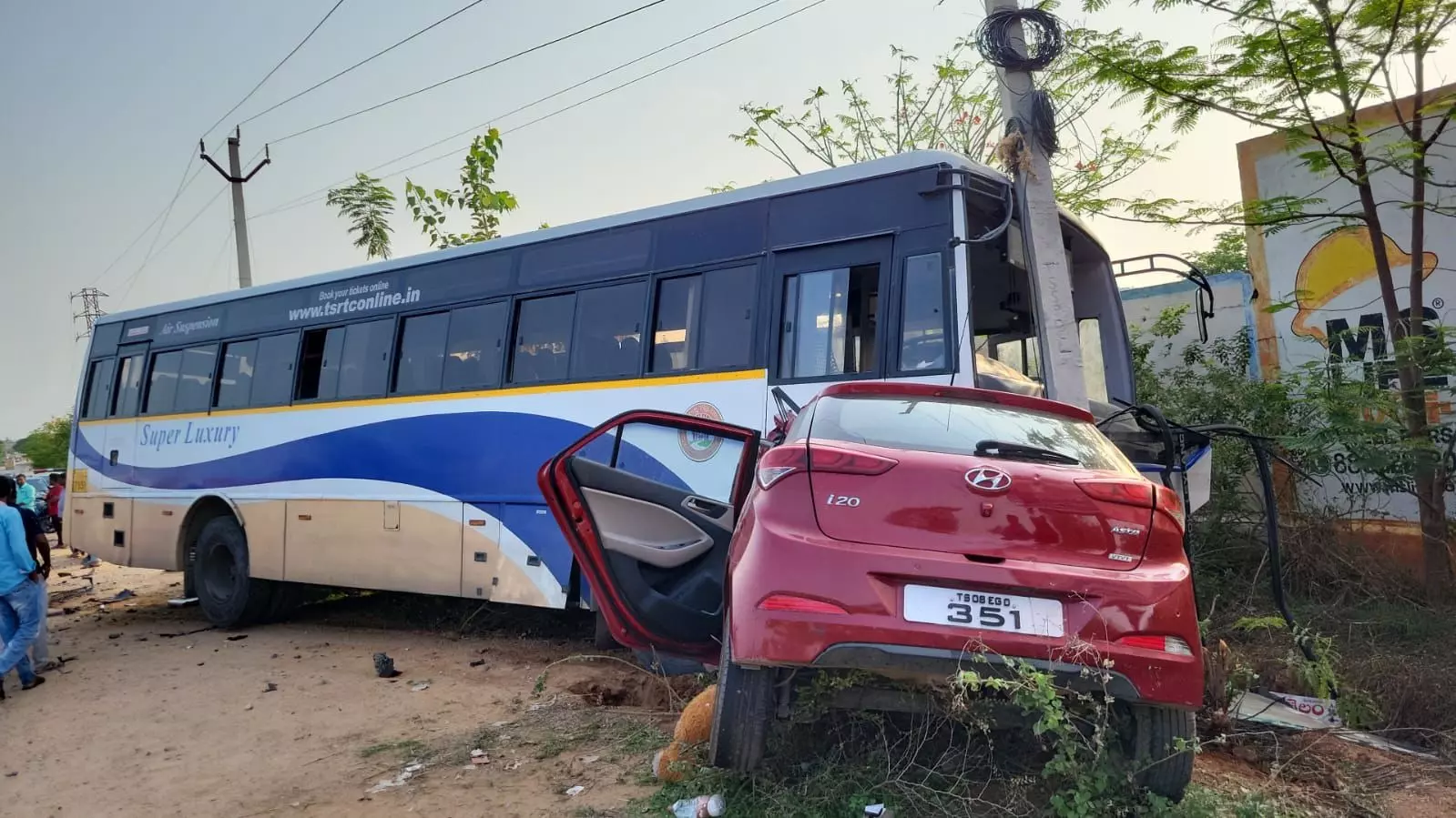 Three Killed in Car-Bus Collision on Hyderabad-Srisailam Highway Three Killed in Car-Bus Collision on Hyderabad-Srisailam Highway