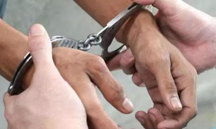 Man held in Hyderabad for duping people in the name of selling premium liquor Man held in Hyderabad for duping people in the name of selling premium liquor
