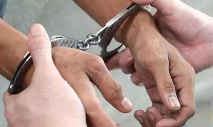 Kakinada: Man Arrested for Stealing Rs.2.5 L Kakinada: Man Arrested for Stealing Rs.2.5 L