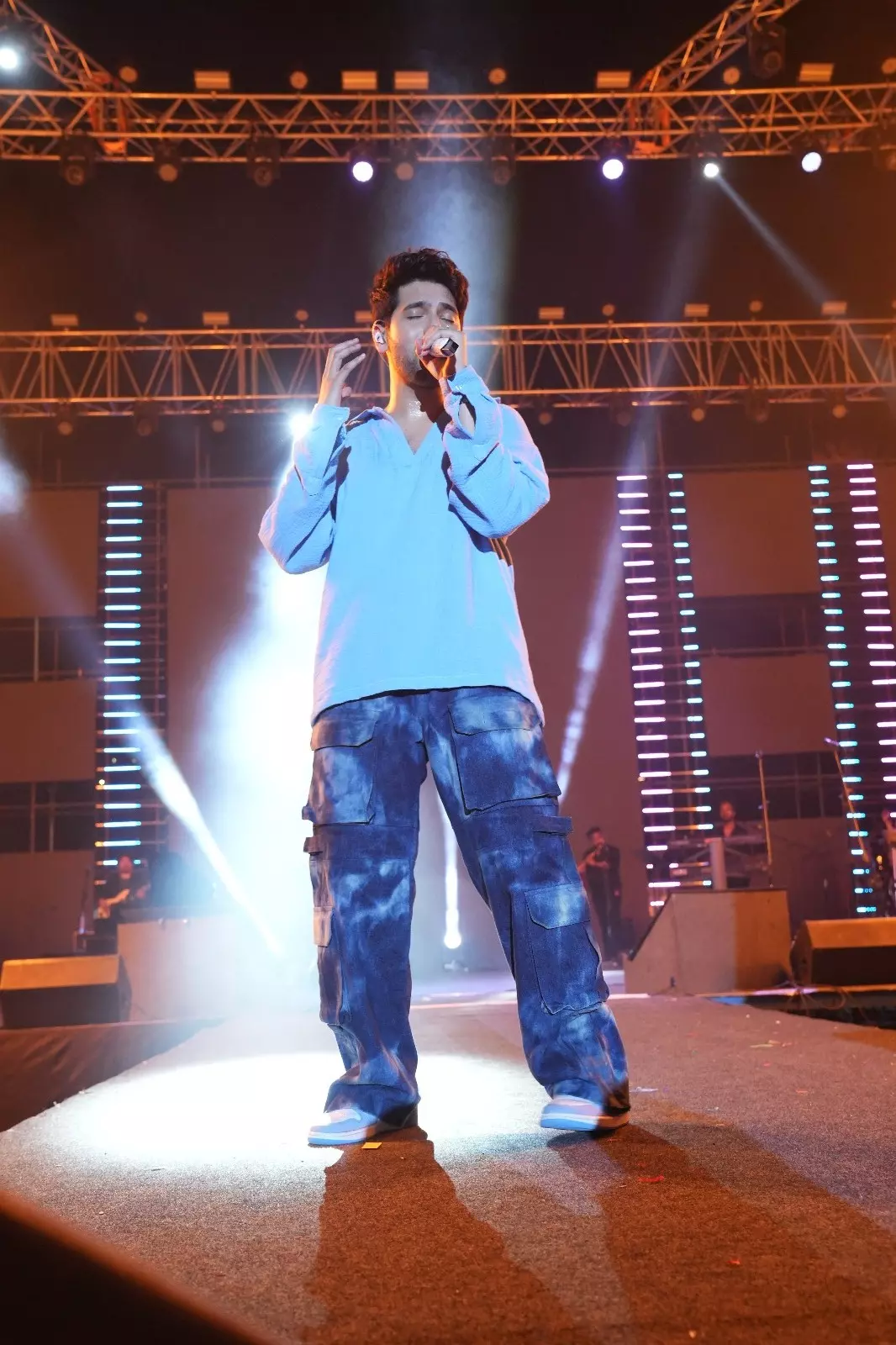 Armaan Maliks concert sends fans into a frenzy
