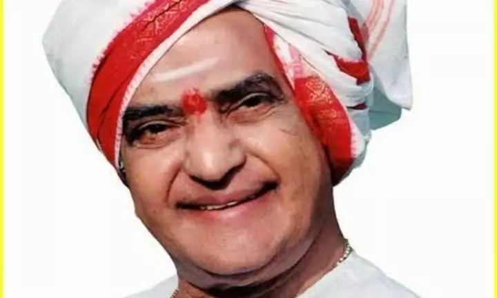 Jr NTR Mobbed at NTR Ghat