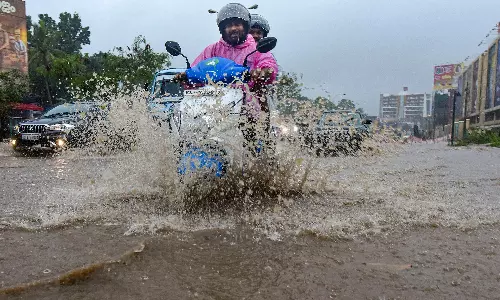 Kochi waterlogged after heavy rains batter Kerala Kochi waterlogged after heavy rains batter Kerala