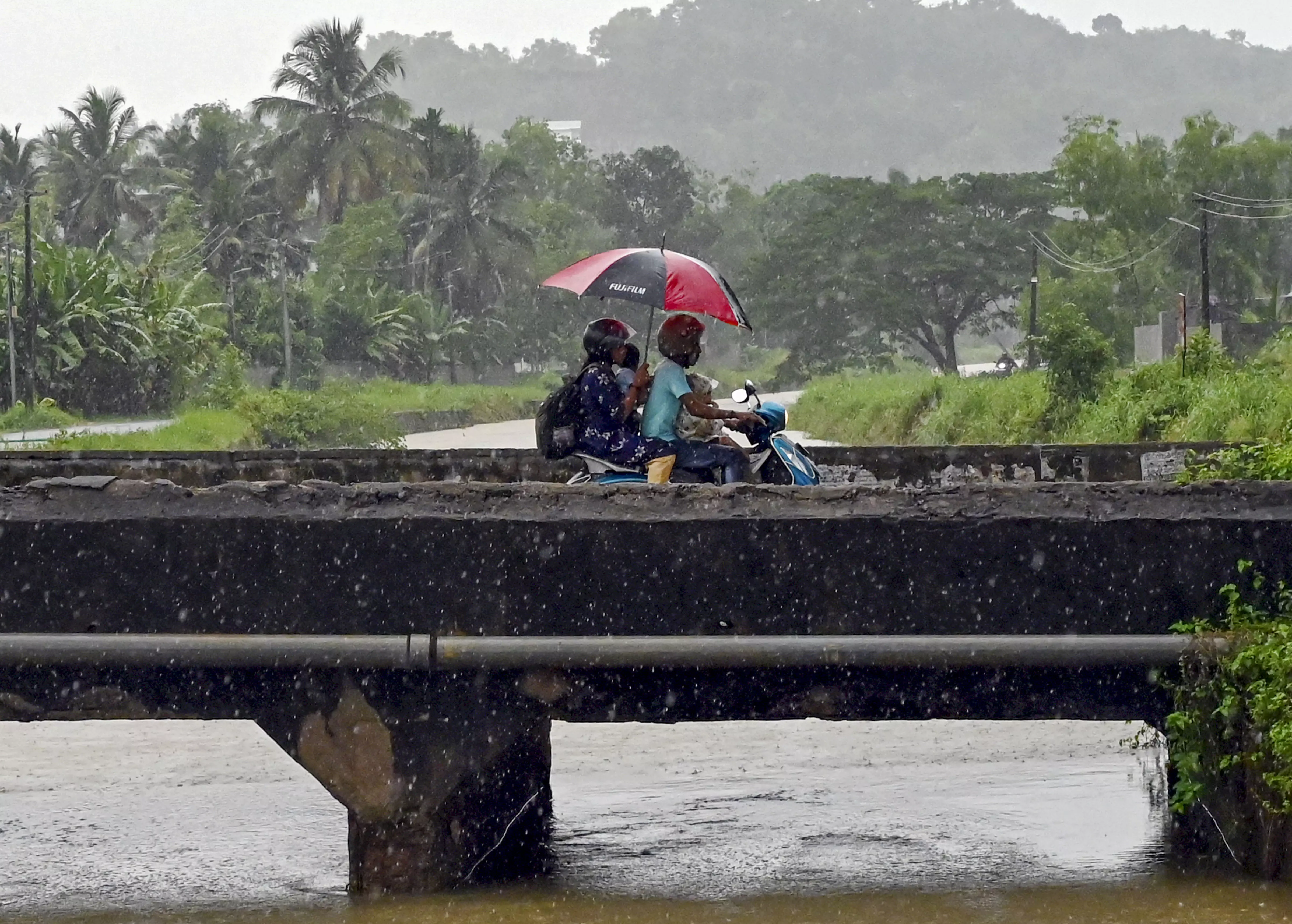 Kerala Faces Heavy Rains, Monsoon to Hit in 24 Hours Kerala Faces Heavy Rains, Monsoon to Hit in 24 Hours