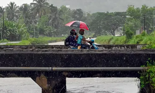 Kerala Faces Heavy Rains, Monsoon to Hit in 24 Hours Kerala Faces Heavy Rains, Monsoon to Hit in 24 Hours