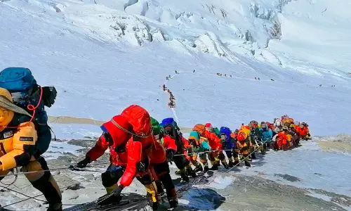 Everest Records Tumble as Season Ends With Eight Dead