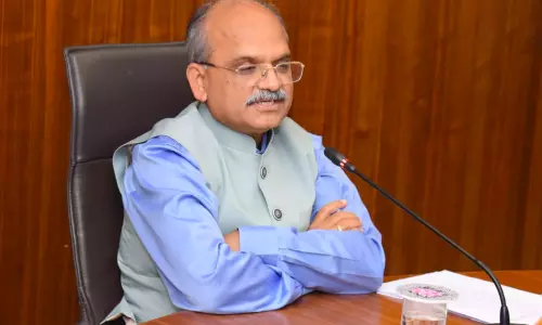 CS Meets Top AP Officials Over NITI Aayog Report