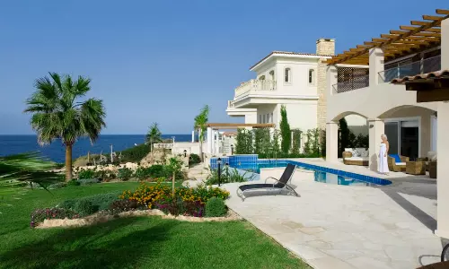 Indian buyers urged to Invest in Greece in a Mediterranean Home