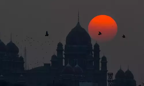 HC Takes DC Report on Snooping as Suo Motu Writ Petition