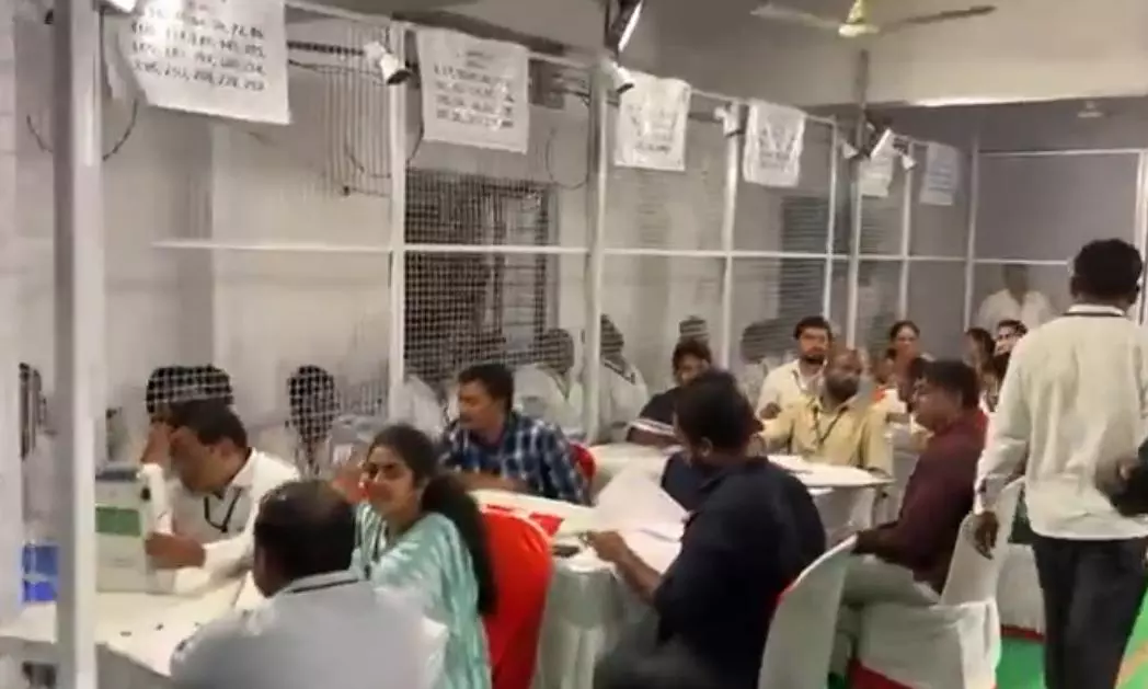 BJP leading in four LS seats, Cong ahead in five as per initial trends in Telangana BJP leading in four LS seats, Cong ahead in five as per initial trends in Telangana