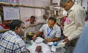 Maharashtra: BJP, Allies Leading in 20 Seats, MVA Ahead in 27 Maharashtra: BJP, Allies Leading in 20 Seats, MVA Ahead in 27
