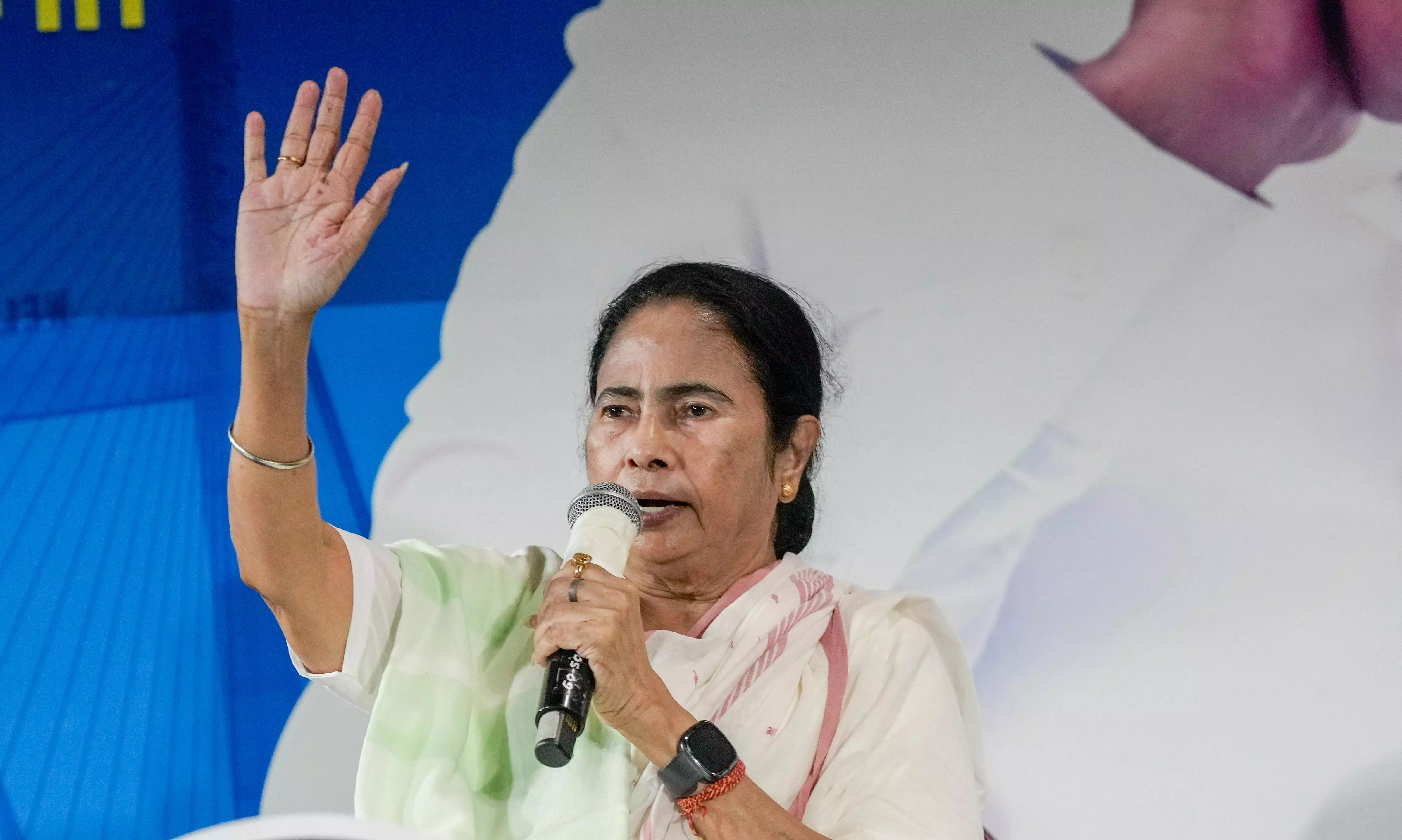 Bengal backs Mamata Bannerje Bengal backs Mamata Bannerje
