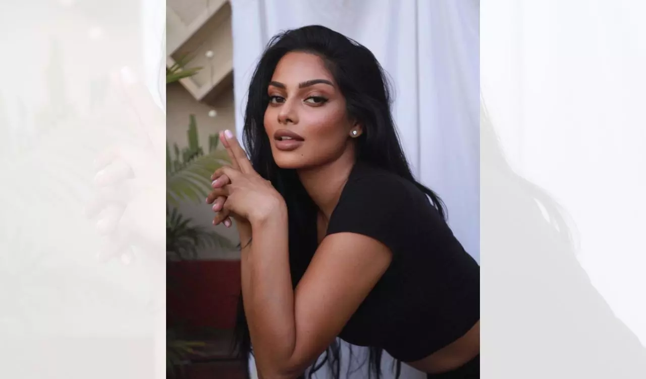 Chandrika Ravi Becomes the First Indian Actress to Host a Radio Show in the US Chandrika Ravi Becomes the First Indian Actress to Host a Radio Show in the US