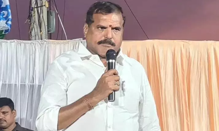 Botsa demands govt to probe Rs 25k kg drug container case