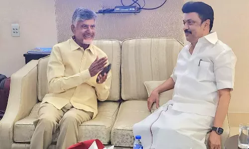 CM Stalin meets Chandrababu Naidu at Delhi airport
