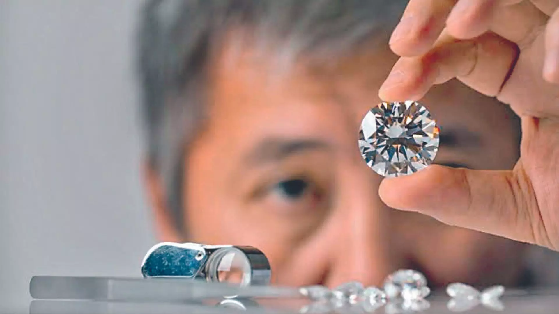 Is the diamond losing its sparkle? Is the diamond losing its sparkle?