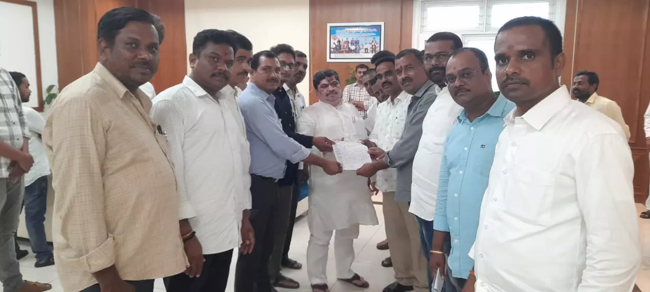 G.O. 317 Victim Teachers and Employees meet Ponnam Prabhakar