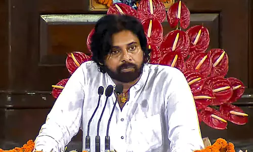 Modi Heaps Praise on Pawan at NDA Meeting in Delhi
