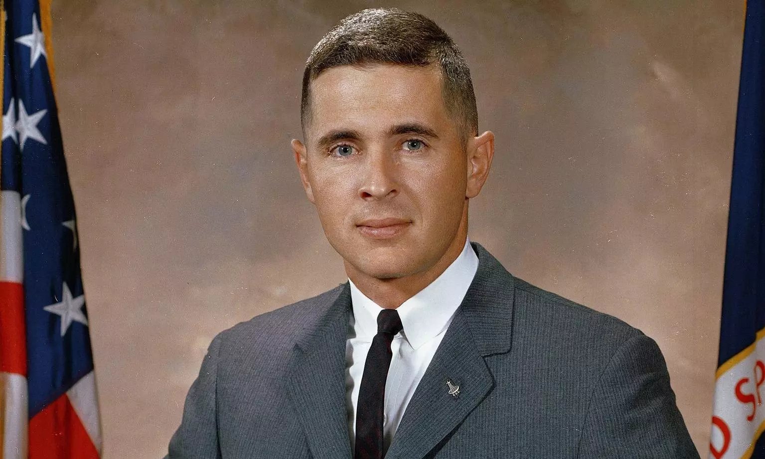 Former astronaut William Anders, who took iconic Earthrise photo, died in Washington plane crash