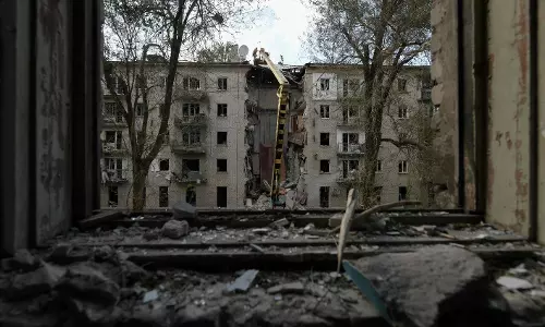 Ukraine Strikes Kill 28 in Kherson, Luhansk