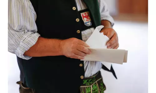 Polls open in 20 EU countries as voting for the European Parliament enters its final day