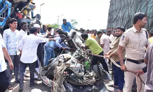 Two Killed, 12-Year-Old Rescued in Fatal Crash on Hyderabad-Zaheerabad Highway