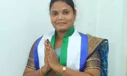 Flip-flop by Nellore mayor Sravanthi, husband both quit YSRC after polls, seek mentors grace, entry to TD