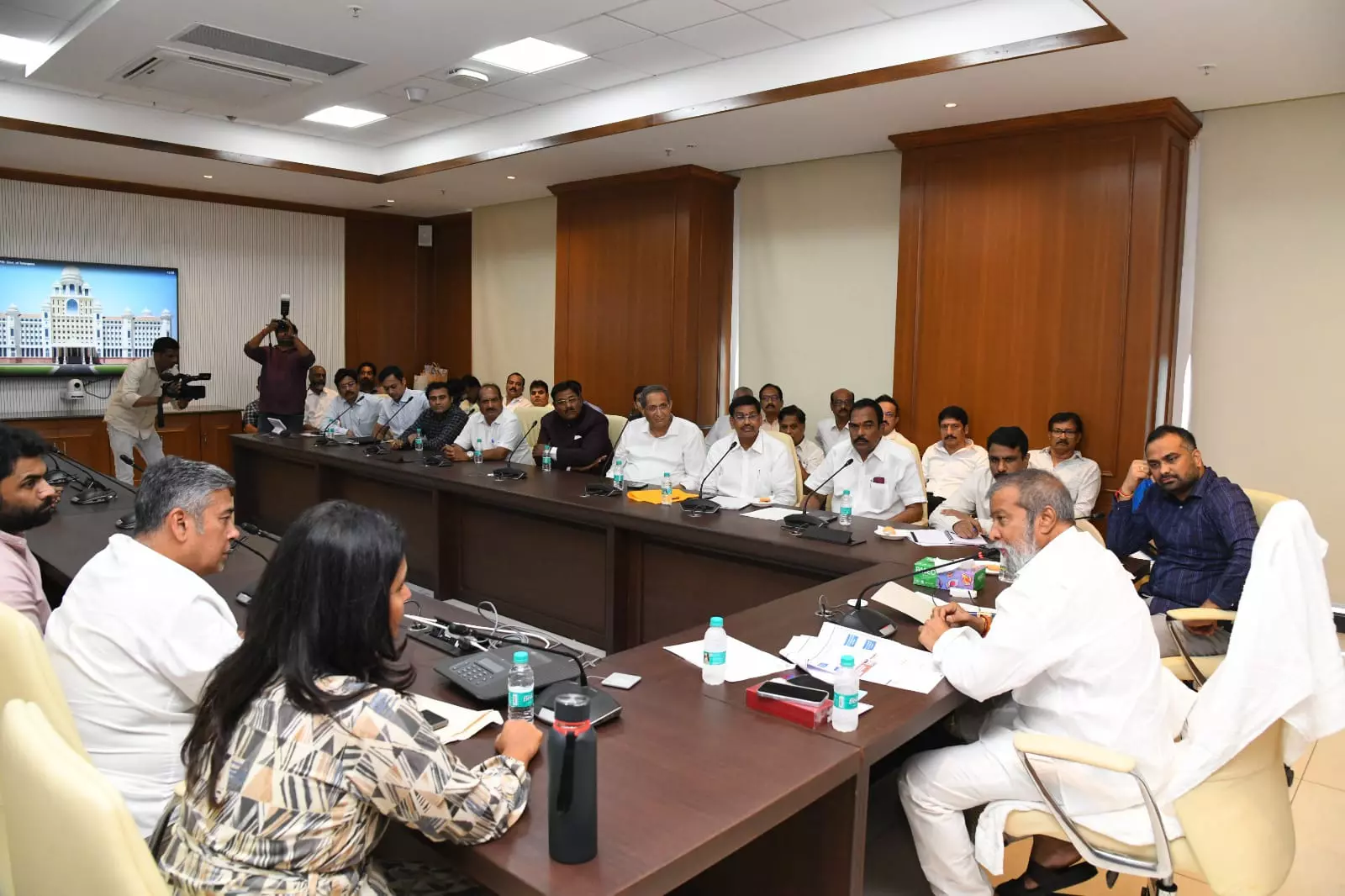 Telangana Health Minister warns stern action if hotels supply unhygienic food