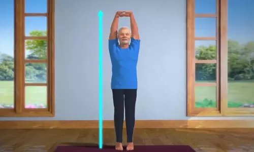 PM Modi Urges People to Practice Tadasana for Strength PM Modi Urges People to Practice Tadasana for Strength