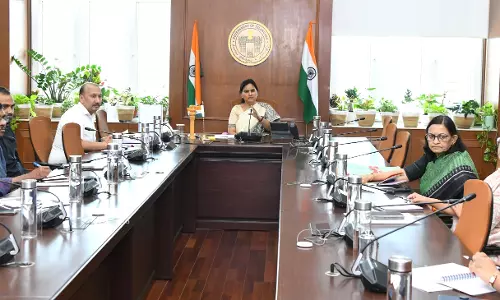 Telangana CS holds Review Meeting on Establishing Mahila Shakti Canteen Services