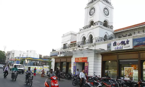 Madras HC tells lawyers to pay stipend of Rs 20,000 to junior advocates