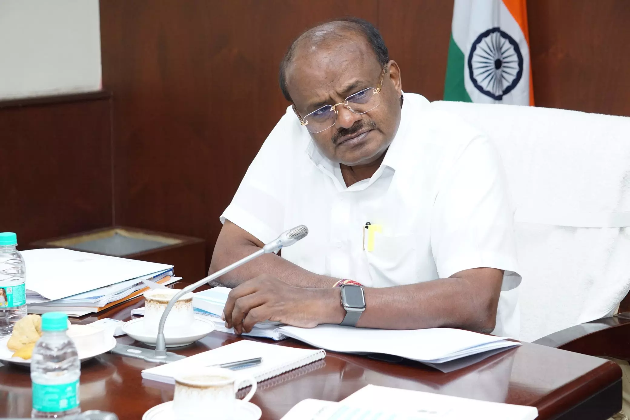 Former CM H.D. Kumaraswamy Discharged from Hospital After Nasal Bleed Incident Former CM H.D. Kumaraswamy Discharged from Hospital After Nasal Bleed Incident